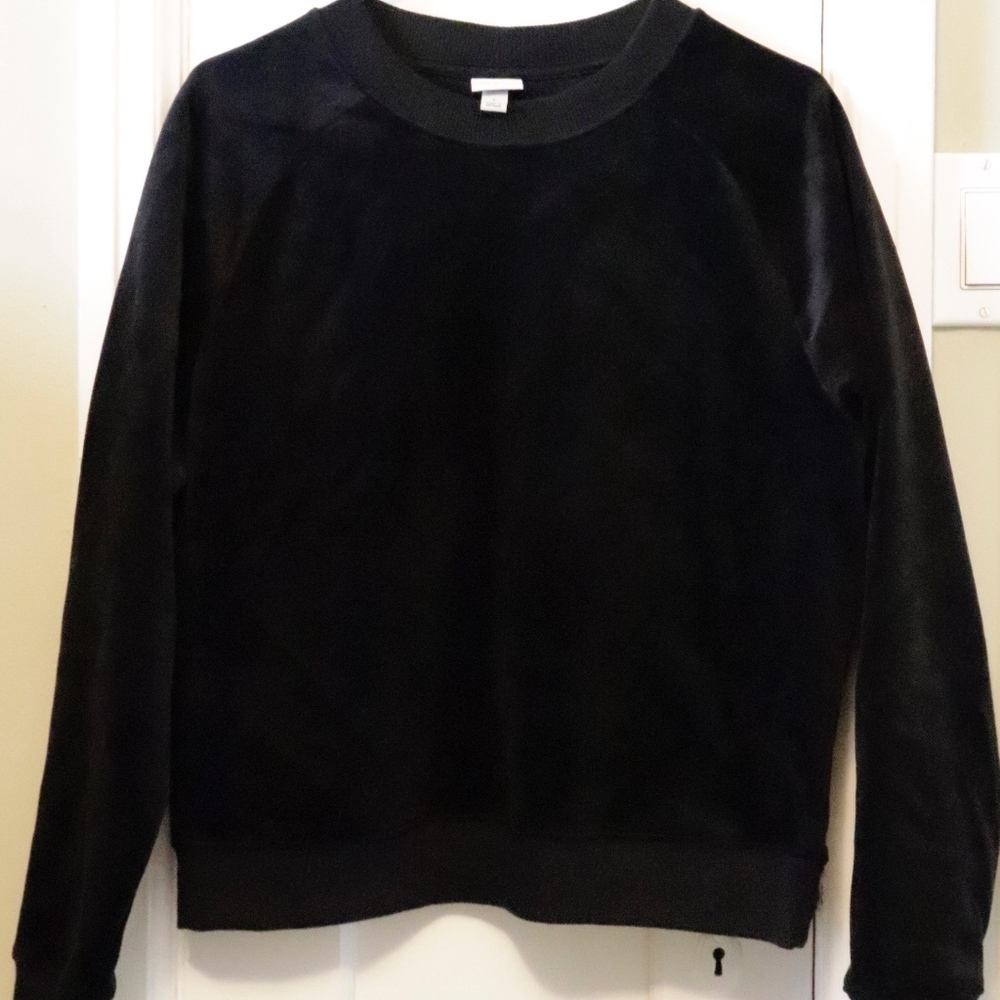 ⭐️LAST CHANCE!!⭐️Black velour retro sweatshirt
